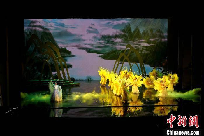 赏太行岩彩 品泉城神韵 | “我看泉城 百善骈臻”征文采风活动走进语荷田园观赏太行岩彩画新春邀请展