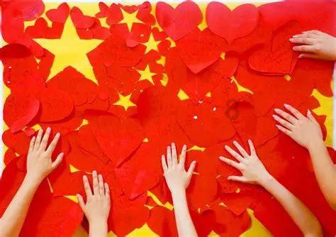 民国奇葩女凌海霞爱上了闺蜜张元和，在张结婚后强行带走了其女儿