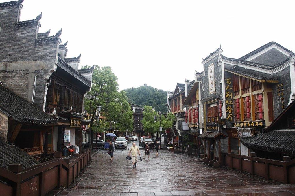 鸿蒙影像旗舰,华为P70系列屏幕配置曝光,边框控制不错