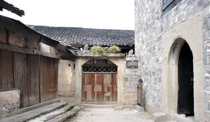 州人大代表审议政府工作报告